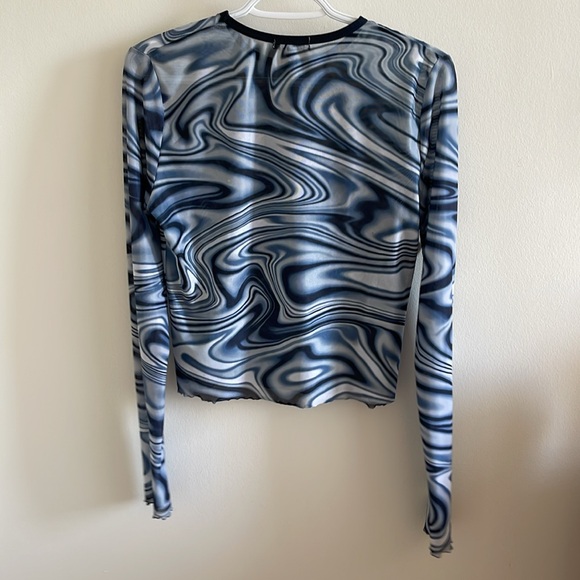 Swirly mesh blue and white long sleeve - Picture 2 of 2